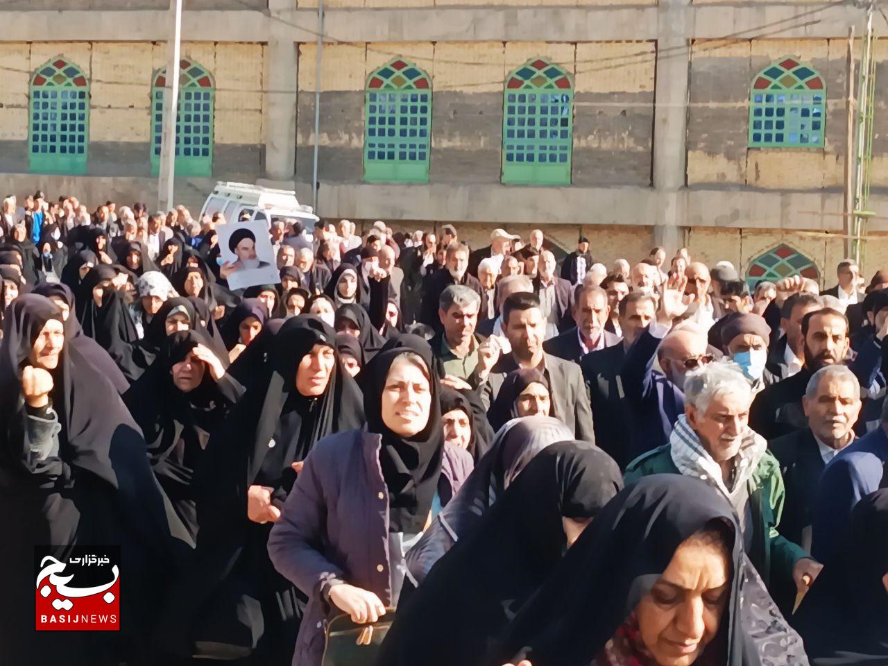 حضور مردم لرستان در راهپیمایی جشن نصر + عکس