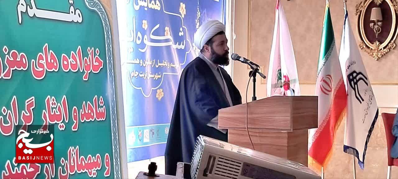 مادران، نقش تعیین‌کننده‌ای در سعادت خانواده دارند