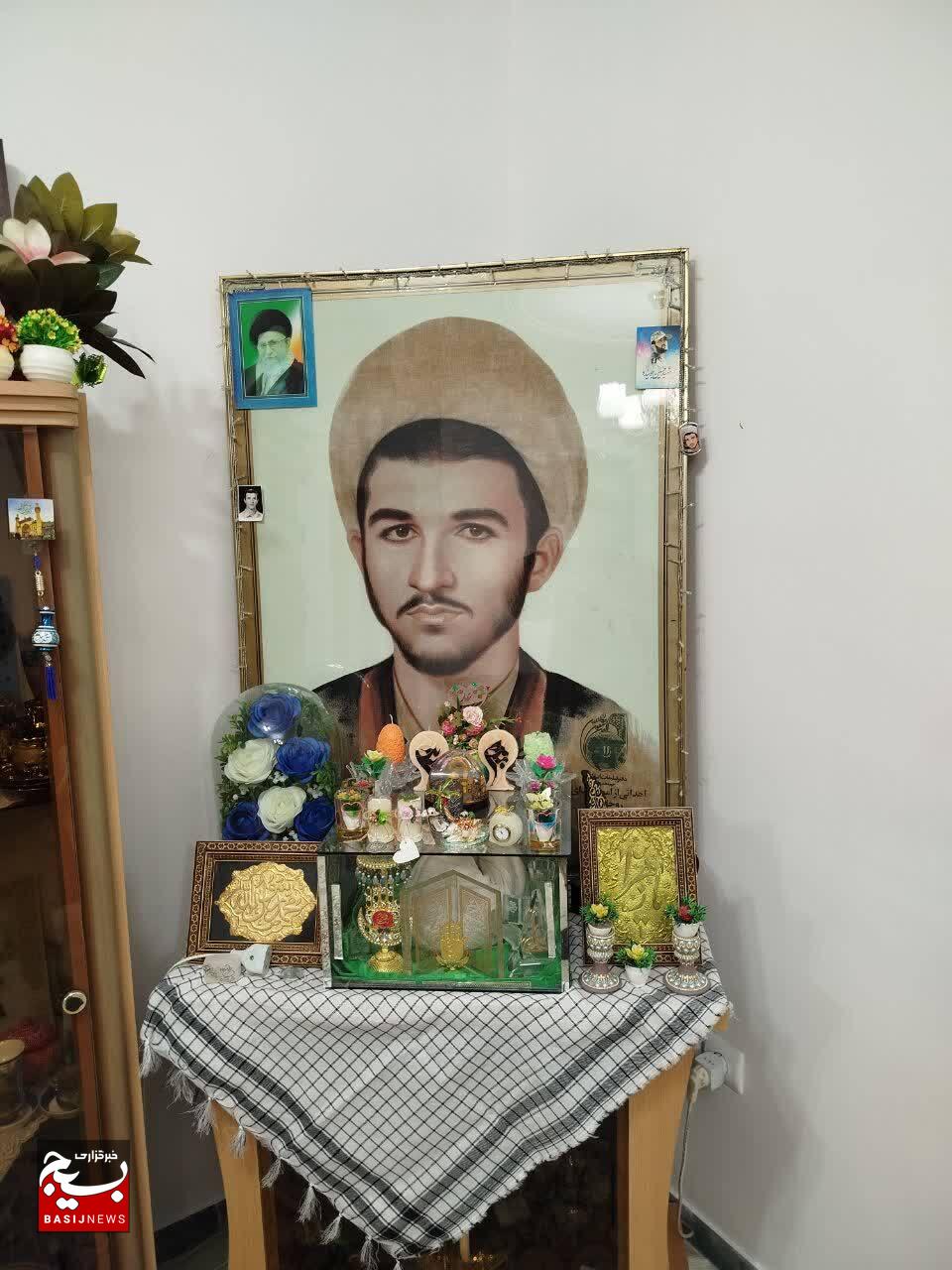 دیدار معاون فرهنگی اجتماعی سپاه پاسداران با خانواده شهید اصغری در رشت