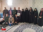 دیدار بسیجیان حوزه های ۱۲۳ و ۱۲۴ ناحیه مقاومت بسیج امام حسین(ع)، از خانواده شهید بیژن پیکان حیرتی