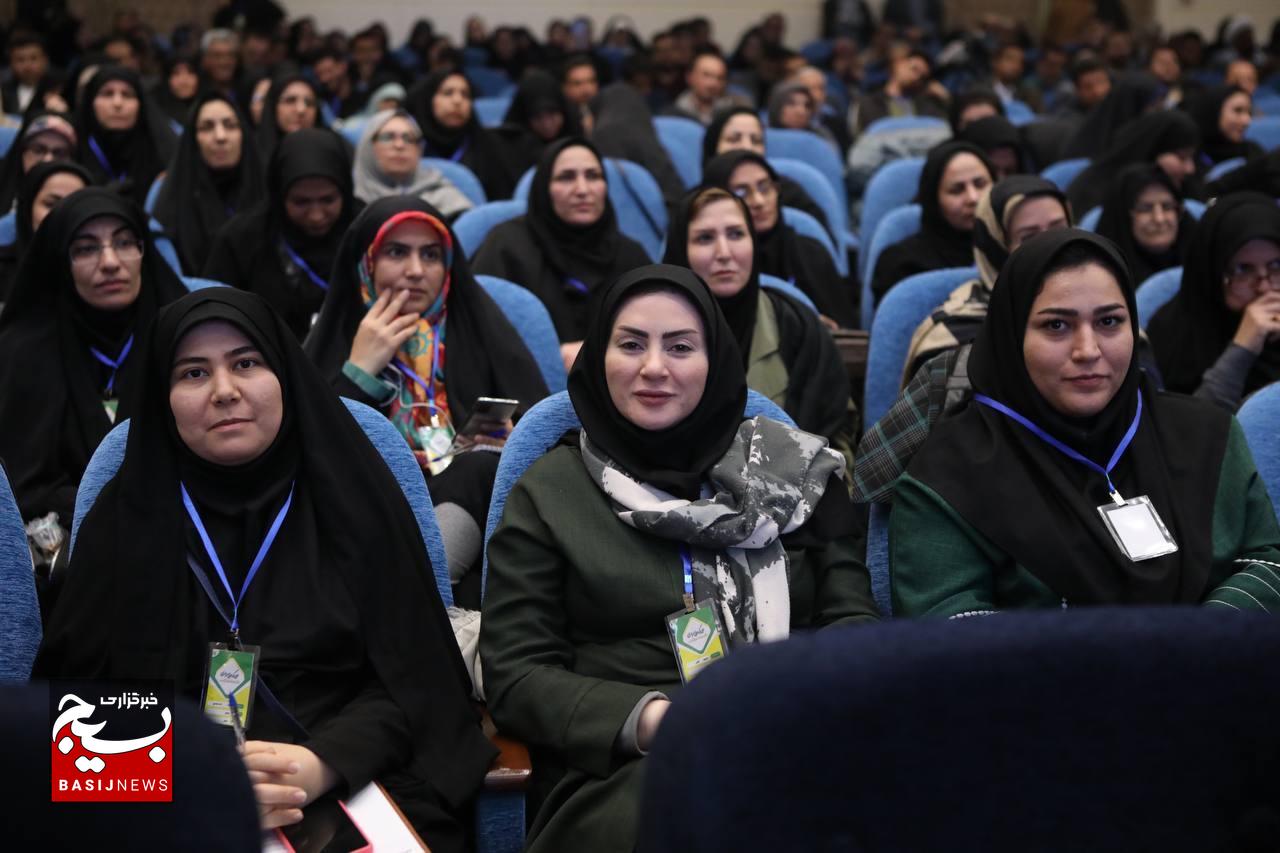 دومین روز از سومین گردهمایی سراسری روانشناسان و مشاوران خانواده مهر معاونت اجتماعی سازمان بسیج