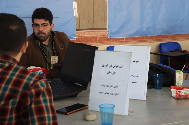 پرچم انقلاب اسلامی در مقابل همه مستبدان عالم بالاست/ با خودباوری و خداباوری بزرگترین کارها را رقم می‌زنیم
