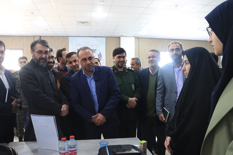 پرچم انقلاب اسلامی در مقابل همه مستبدان عالم بالاست/ با خودباوری و خداباوری بزرگترین کارها را رقم می‌زنیم