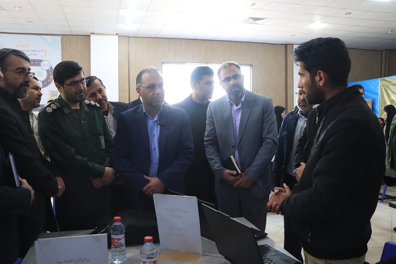 پرچم انقلاب اسلامی در مقابل همه مستبدان عالم بالاست/ با خودباوری و خداباوری بزرگترین کارها را رقم می‌زنیم