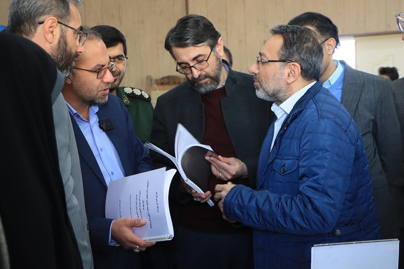 پرچم انقلاب اسلامی در مقابل همه مستبدان عالم بالاست/ با خودباوری و خداباوری بزرگترین کارها را رقم می‌زنیم