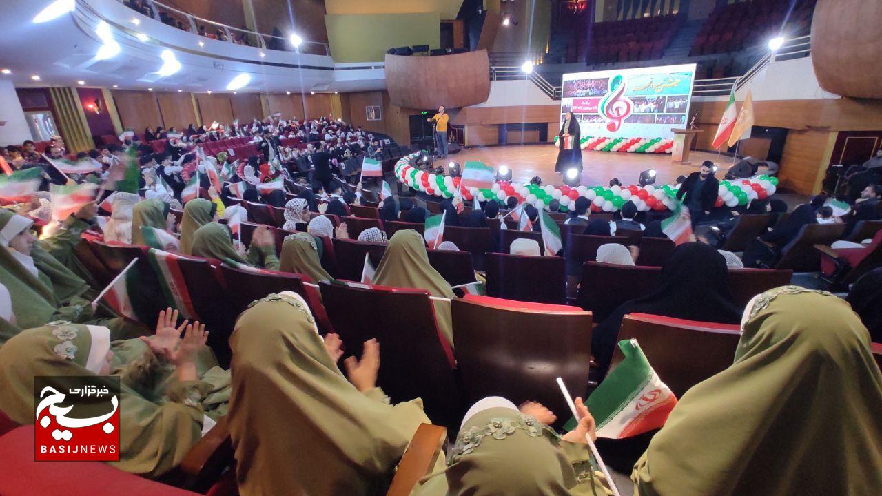 سومین جشن سرود فجر انقلاب اسلامی در رشت برگزارشد سومین جشن سرود فجر انقلاب اسلامی در رشت برگزارشد