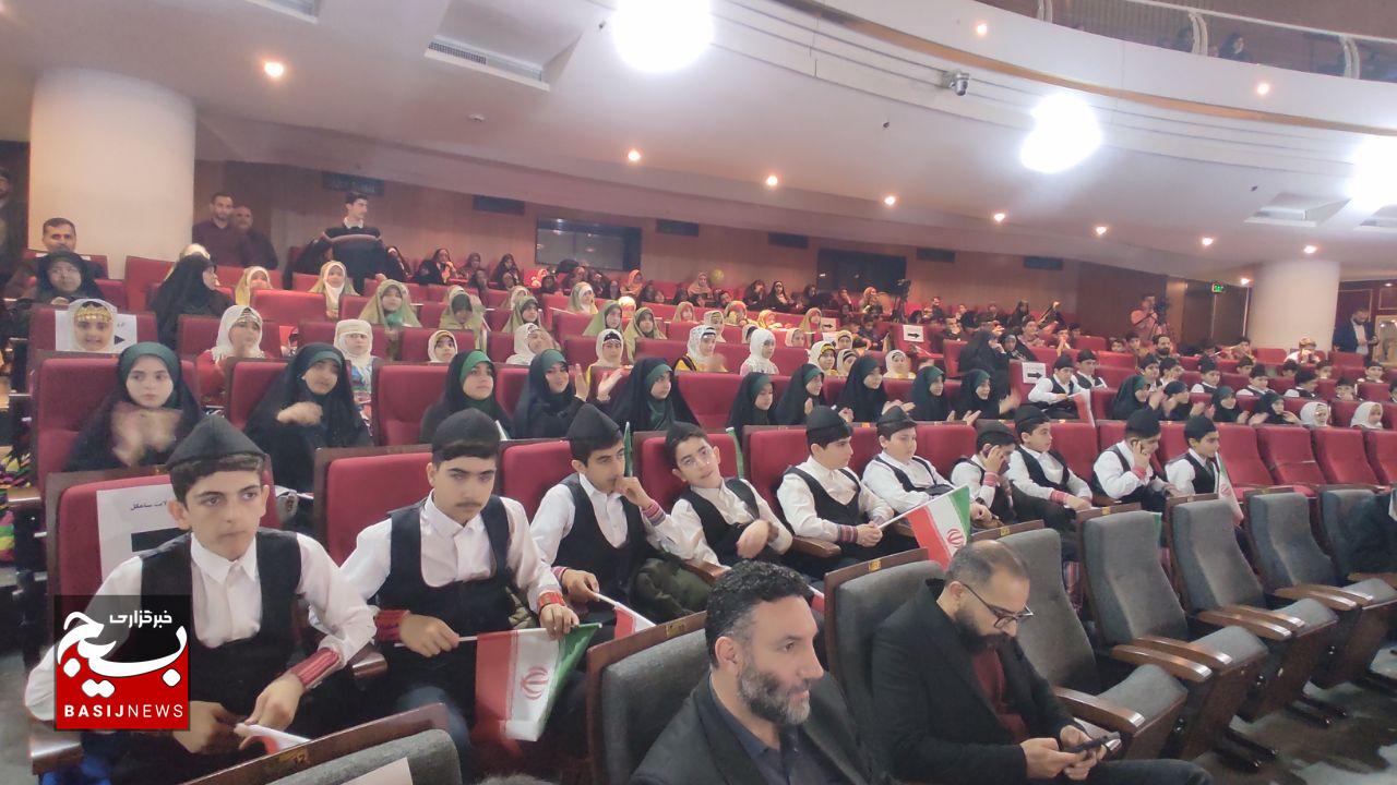 سومین جشن سرود فجر انقلاب اسلامی در رشت برگزارشد سومین جشن سرود فجر انقلاب اسلامی در رشت برگزارشد