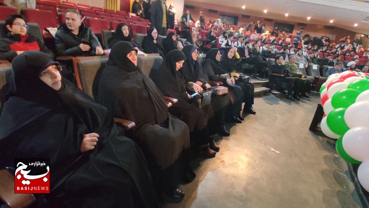سومین جشن سرود فجر انقلاب اسلامی در رشت برگزارشد سومین جشن سرود فجر انقلاب اسلامی در رشت برگزارشد