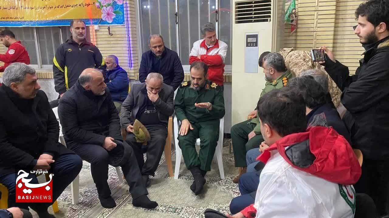 حضور فرمانده سپاه قدس گیلان در مناطق سیلزده پیربازار رشت حضور فرمانده سپاه قدس گیلان در مناطق سیلزده پیربازار رشت