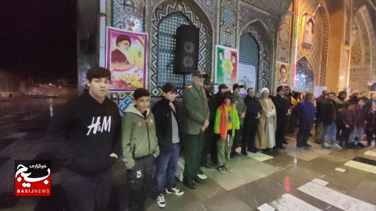 حضور پرشور مردم گیلان در مراسم گلبانک و نورافشانی شب ۲۱ بهمن