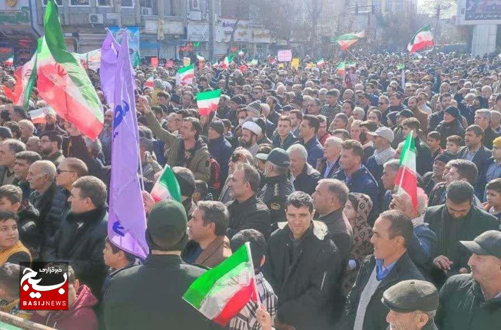 جشن باشکوه ۴۶ سالگی انقلاب در پارس‌آباد/ ذخایر انقلاب تمام قد پای انقلاب ایستاده‌اند