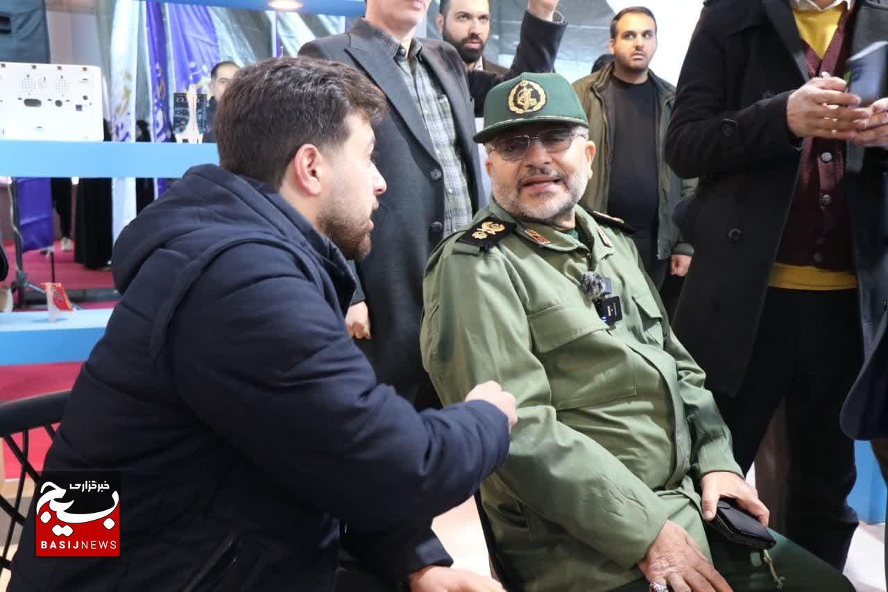 بازدید رئیس سازمان بسیج مستضعفین از نمایشگاه زاینده نور