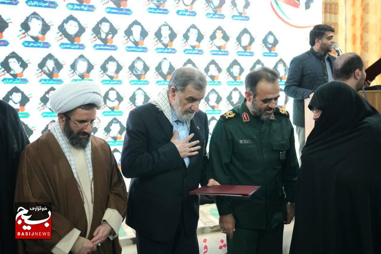 استان گیلان نماد ایثار و مقاومت ملت ایران است استان گیلان نماد ایثار و مقاومت ملت ایران است