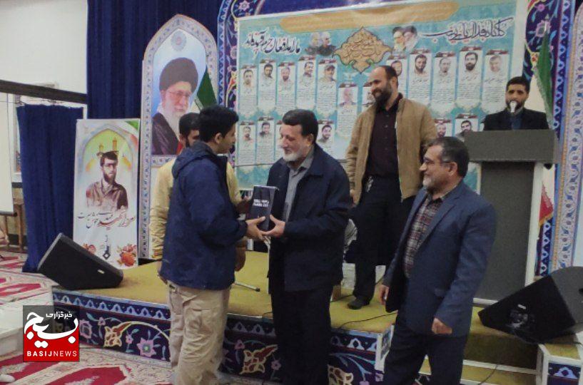یک رزمنده مخلص، معادلات جهانی را تغییر میدهد یک رزمنده مخلص، معادلات جهانی را تغییر میدهد