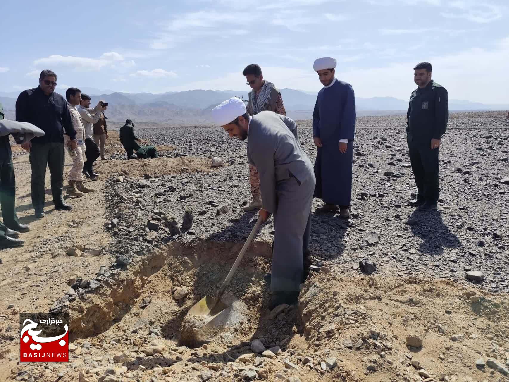 غرس ۴۴۷ اصله نهال درخت به نیابت شهدای جیرفت