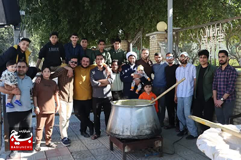 پخت ۲۰۰۰ کیلو شله زرد به مناسبت میلاد کریم اهل (ع) +عکس