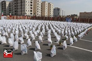 ضیافت کریمانه جهادگران بسیجی فردیس، با توزیع بیش از ۴هزار بسته معیشتی برگزار شد