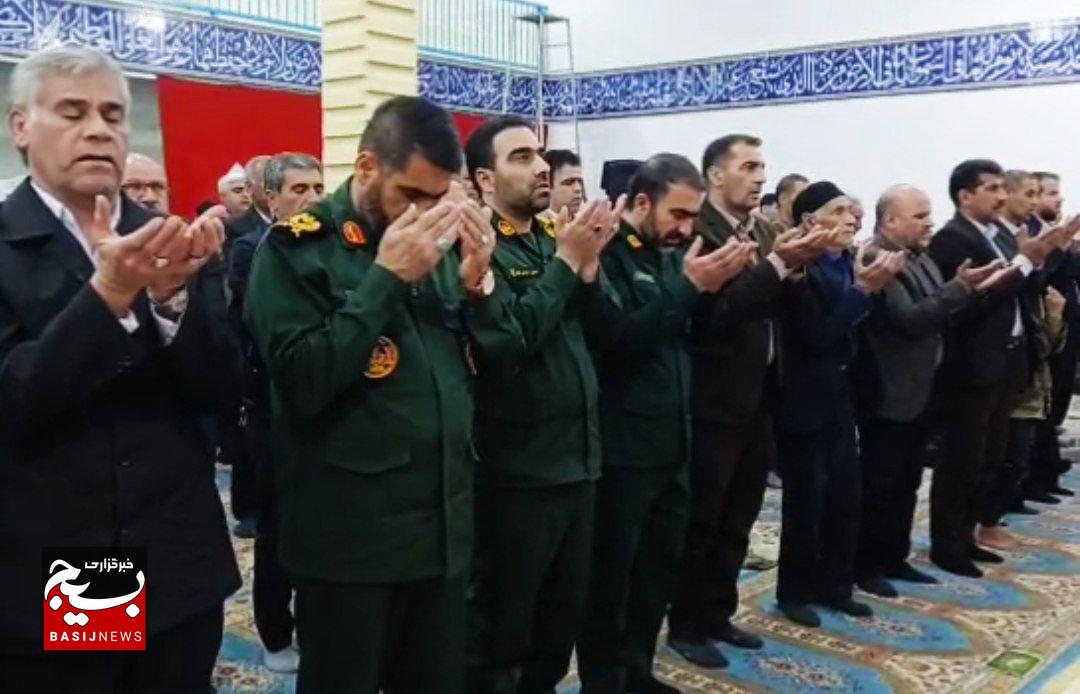 تجلیل از خیرین و فعالان ساخت مسجد حضرت محمد رسول الله (ص) شهرک بهرامی علیا +عکس تجلیل از خیرین و فعالان ساخت مسجد حضرت محمد رسول الله (ص) شهرک بهرامی علیا +عکس