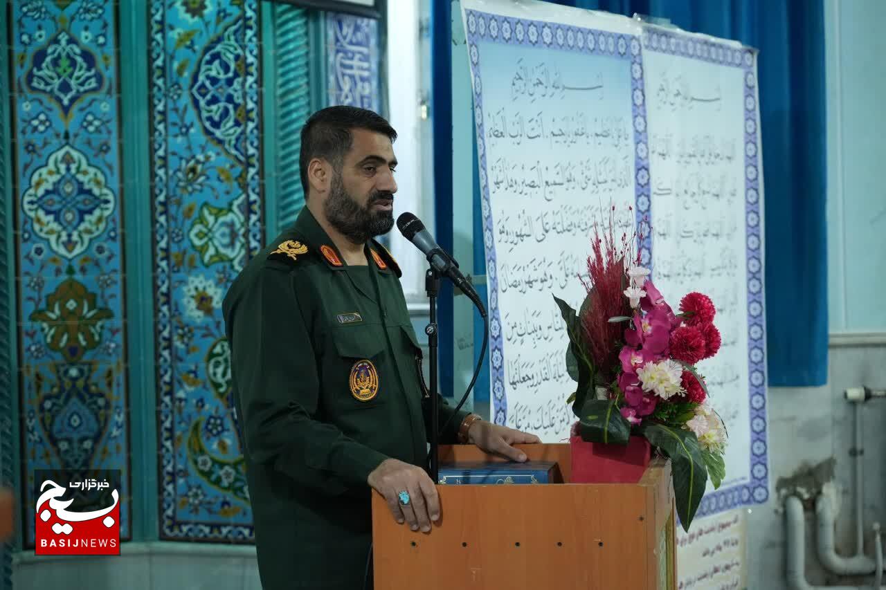 تجلیل از قهرمانان سپاه و بسیج لرستان با حضور نماینده ولی فقیه در استان لرستان و فرمانده سپاه استان تجلیل از قهرمانان سپاه و بسیج لرستان با حضور نماینده ولی فقیه در استان لرستان و فرمانده سپاه استان