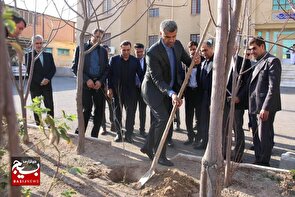 آئین پاکداشت طبیعت و درختکاری با حضور رئیس فدراسیون تکواندو در قم برگزار شد