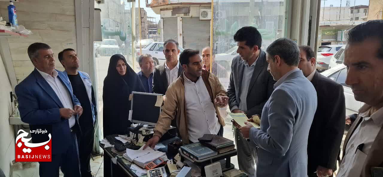 بازدید سرزده فرماندار پلدختر از بازار و نانوایی‌ها در آستانه عید نوروز
