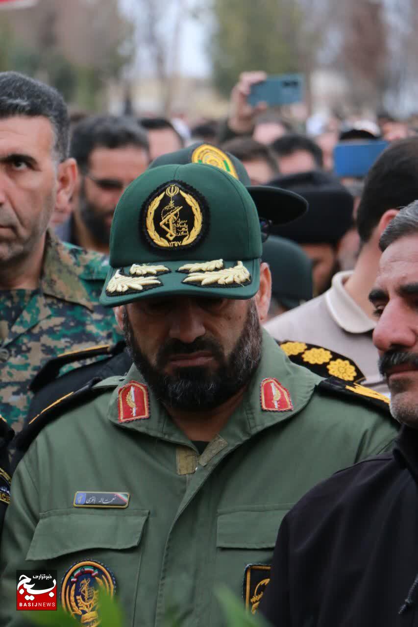 تشییع باشکوه شهید مدافع امنیت، مهران پیری تاجامیر در دلفان تشییع باشکوه شهید مدافع امنیت، مهران پیری تاجامیر در دلفان