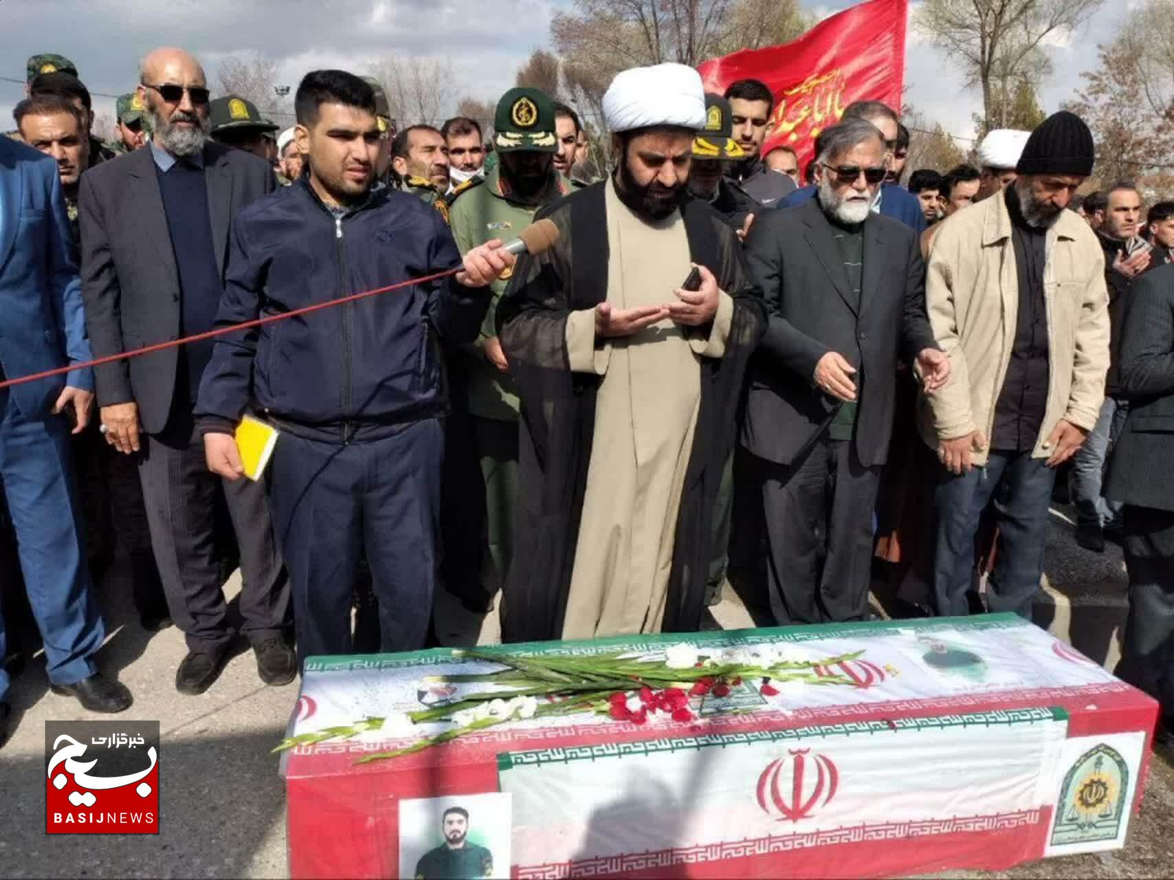 تشییع باشکوه شهید مدافع امنیت، مهران پیری تاجامیر در دلفان تشییع باشکوه شهید مدافع امنیت، مهران پیری تاجامیر در دلفان