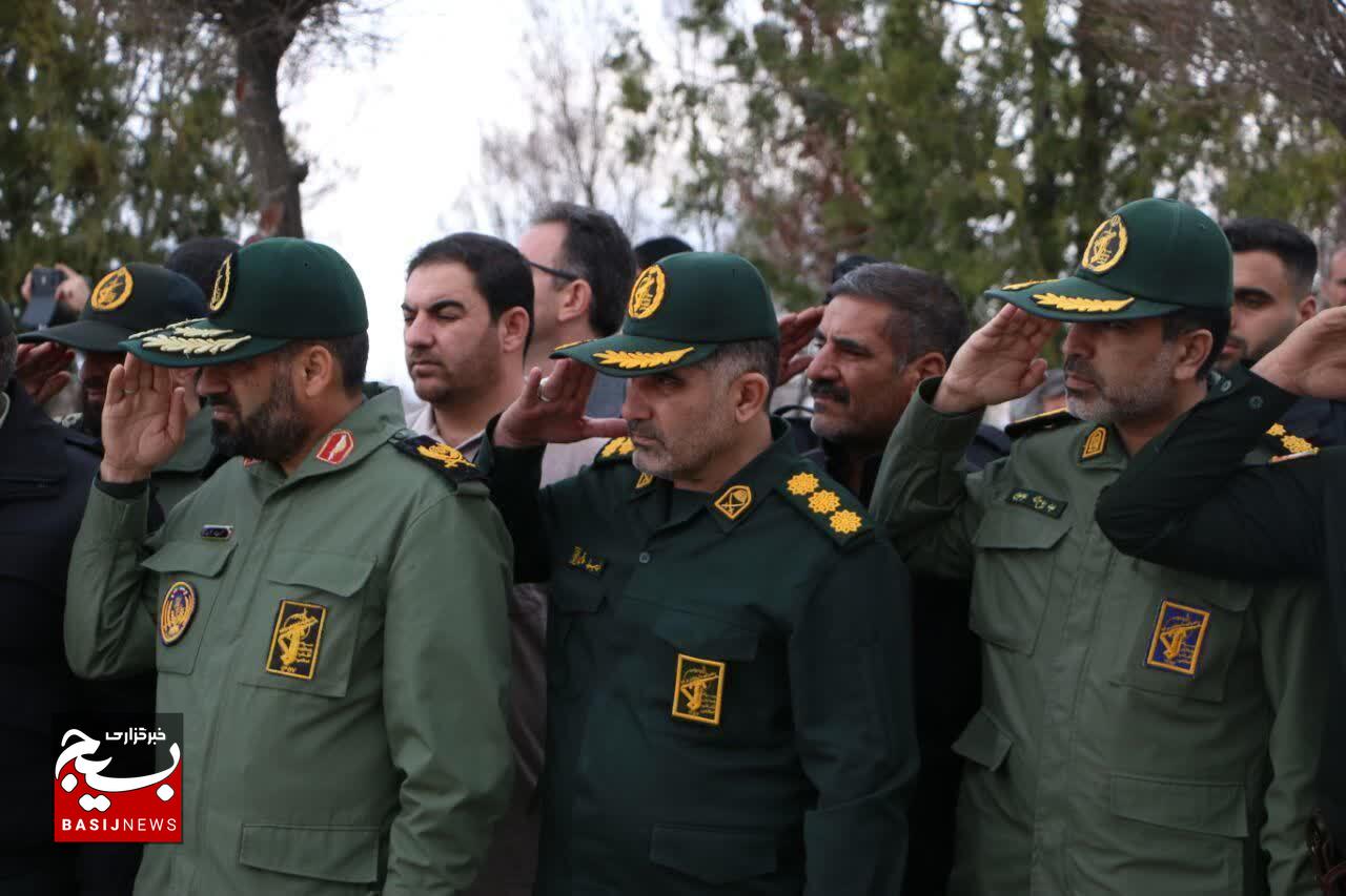 تشییع باشکوه شهید مدافع امنیت، مهران پیری تاجامیر در دلفان تشییع باشکوه شهید مدافع امنیت، مهران پیری تاجامیر در دلفان