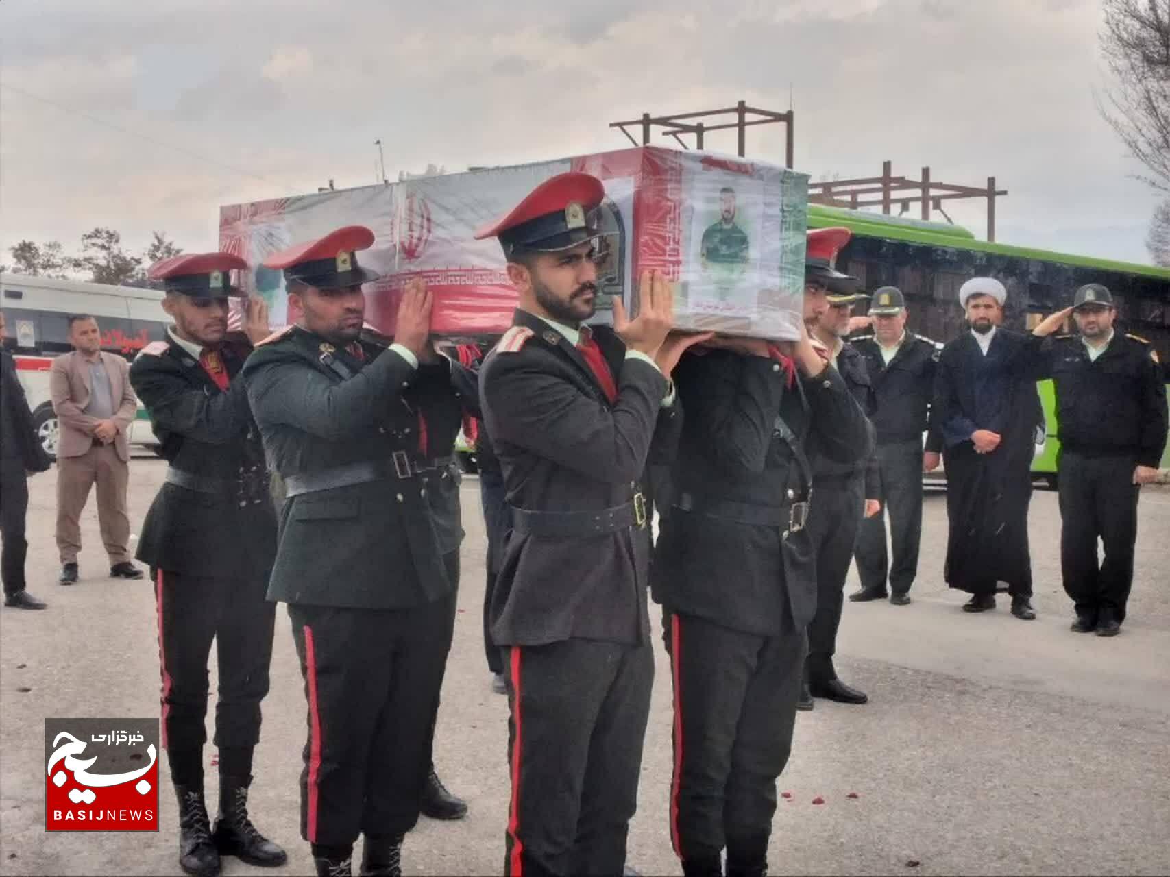 تشییع باشکوه شهید مدافع امنیت، مهران پیری تاجامیر در دلفان تشییع باشکوه شهید مدافع امنیت، مهران پیری تاجامیر در دلفان
