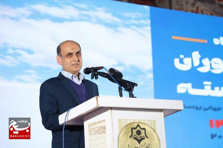 استاندار گیلان گفت:سرمایه گذاری در بخش گردشگری منجر به توسعه گیلان می شود استاندار گیلان گفت:سرمایه گذاری در بخش گردشگری منجر به توسعه گیلان می شود