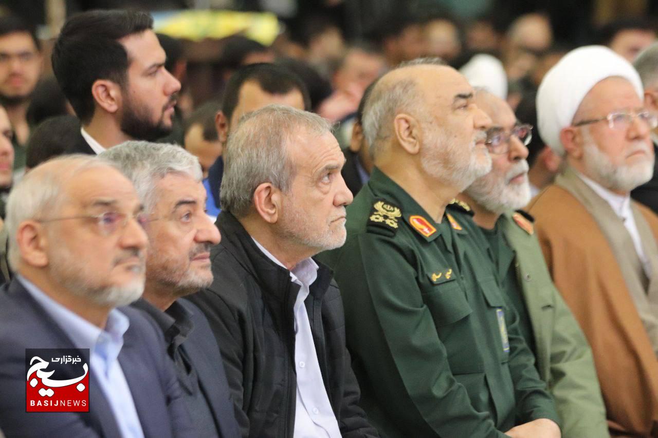 مراسم گرامیداشت شهید سیدحسن نصرالله و شهید سیدهاشم صفی‌الدین در مصلی امام خمینی(ره) تهران با حضور آحاد مردم و مسئولان