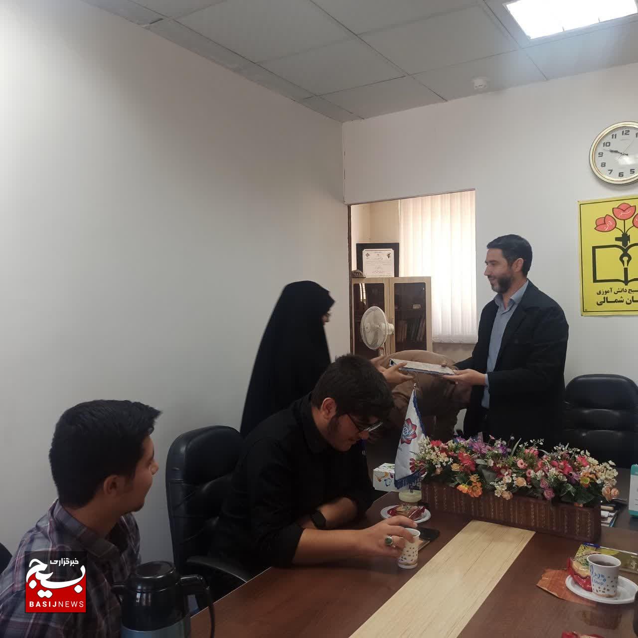نشست روسای مجامع علوی و فاطمی بسیج دانش آموزی با مسئول سازمان بسیج دانش آموزی خراسان شمالی