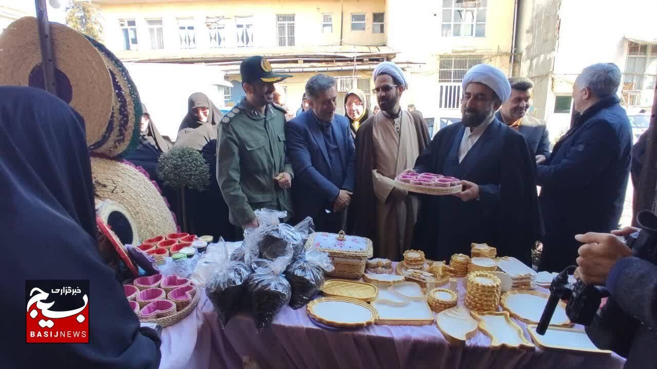 رویداد(نمایشگاه)طلایه‌داران تولید به منظور  ترویج توانمندی‌های بانوان کارآفرین گیلانی در رودسر افتتاح شد