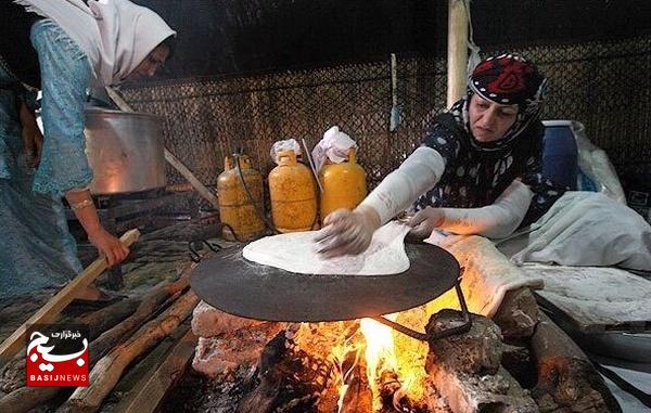 توزیع آرد عشایری در خلخال با وجود بارش سنگین برف توزیع آرد عشایری در خلخال با وجود بارش سنگین برف