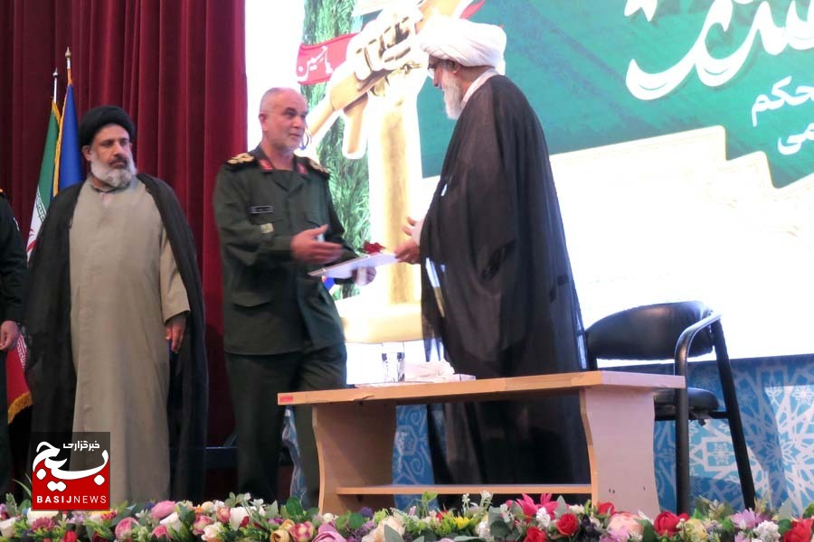 سپاه پاسداران از درون و برون کشور در حال مجاهدت در راه حق است سپاه پاسداران از درون و برون کشور در حال مجاهدت در راه حق است