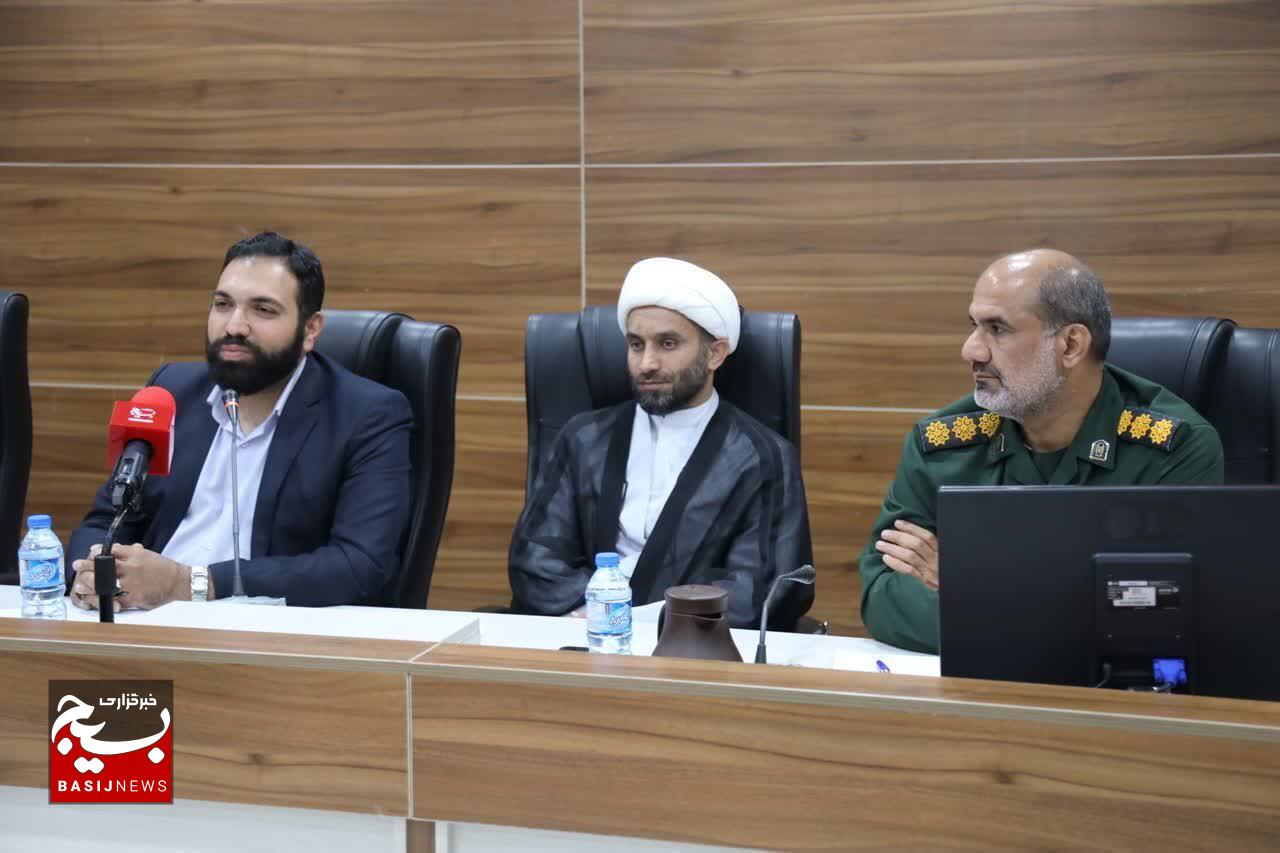 کارگاه آموزشی مسئولین روابط عمومی نواحی و خبرنگاران بسیج خوزستان با حضور مدیرعامل خبرگزاری بسیج