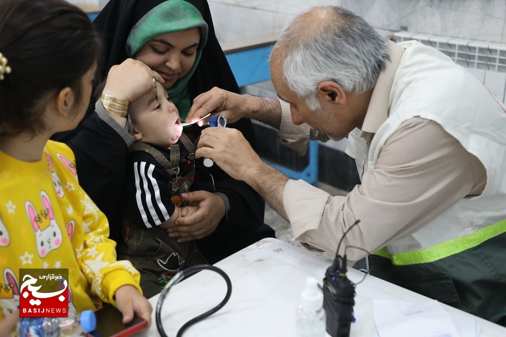 ارائه خدمات ویزیت رایگان توسط پزشکان جهادگر در قم+ تصاویر