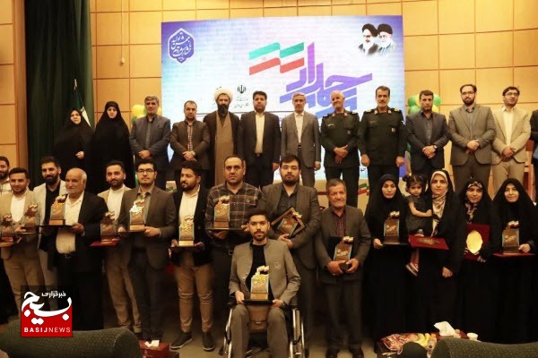 تجلیل از خبرنگار خبرگزاری بسیج در جشنواره جوانان برتر استان همدان