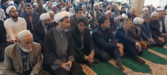 مراسم بدرقه بسیجیان  کاروان زیارتی مرقد امام خمینی(ره) در مسجد جامع شهر راز