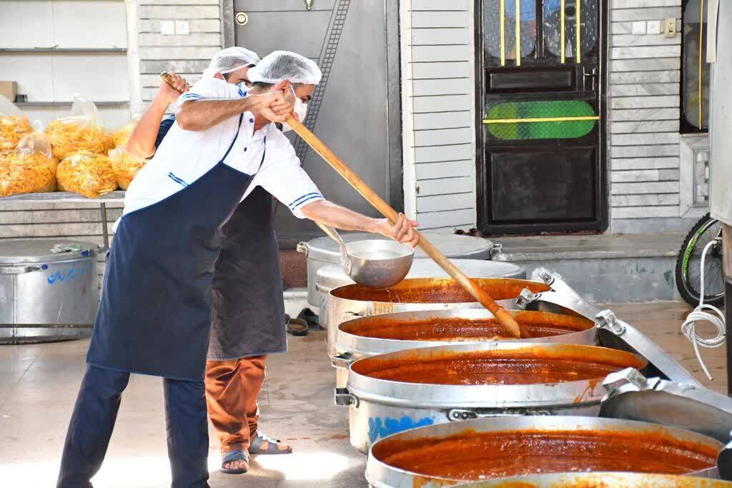 پخت وتوزیع ۳۰۰۰ هزار پرس غذا به مناسبت عید غدیر در زنجان