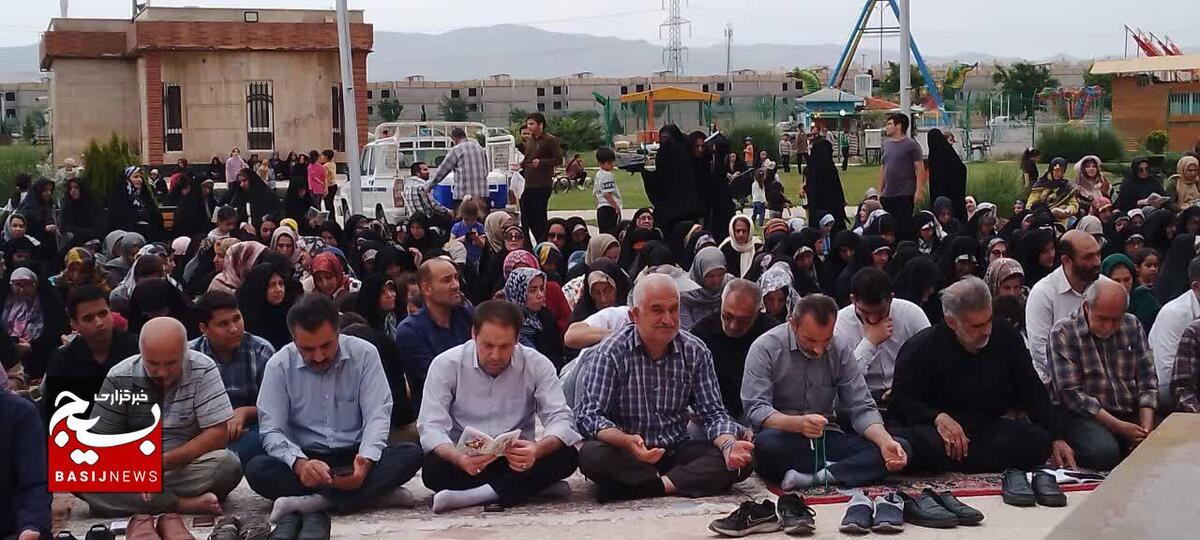 برگزاری مراسم روز عرفه در جوار شهدای گمنام شهر مهرگان+تصاویر