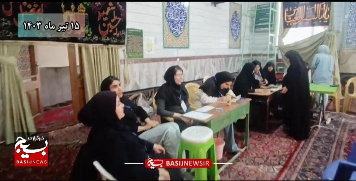 گوشه ای از فعالیت مجموعه اجرایی شعب اخذ رأی از قاب دوربین بسیج