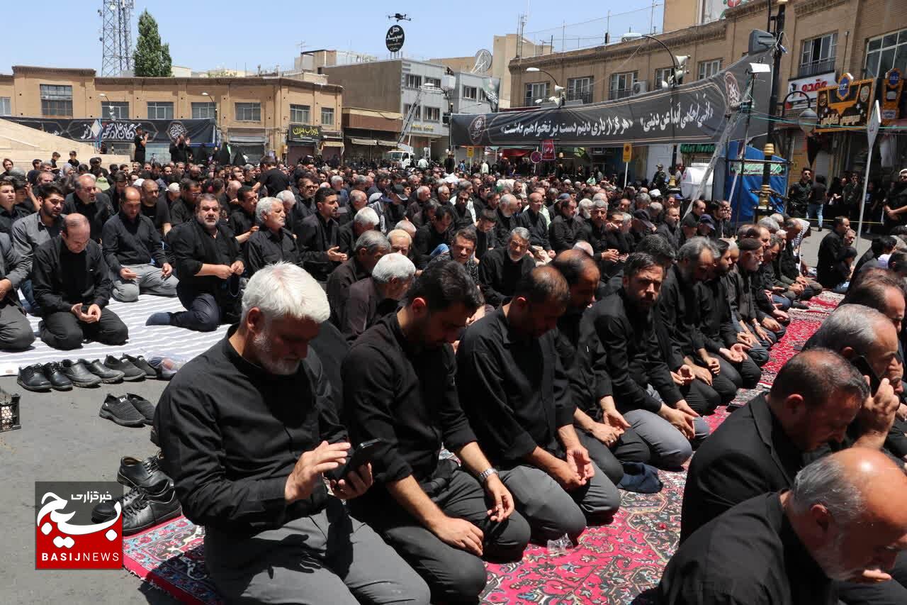 نماز ظهر عاشورا در زنجان اقامه شد