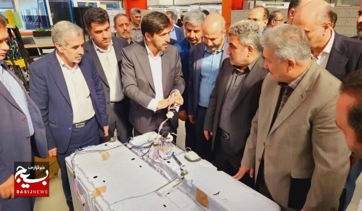 قائم مقام وزیر صمت در امور بازرگانی از یک واحد تولید قطعات الکترونیکی لوازم خانگی، سیم و دوشاخه بازدید کرد