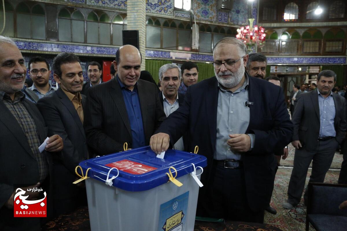 مردم با رای خود تعالی هرچه بیشتر ایران را رقم بزنند