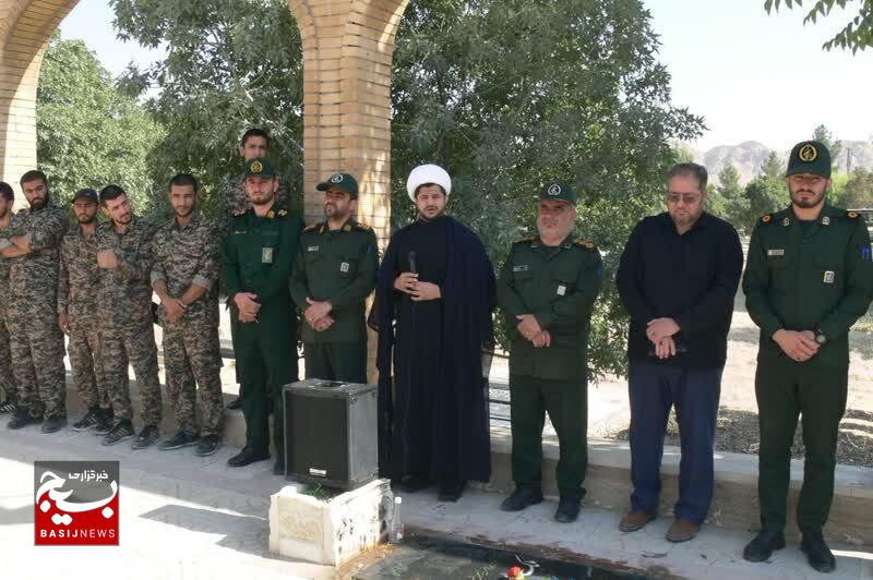 غبارروبی و عطرافشانی مزار مطهر شهدای شهرستان رومشکان