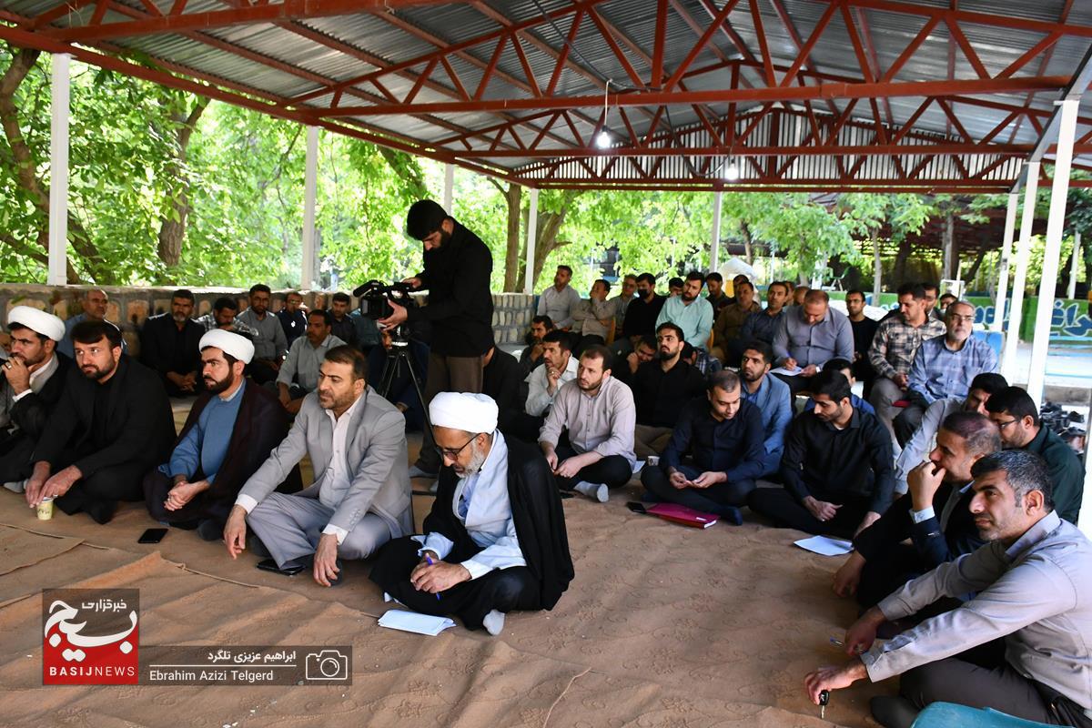 جلسه توجیهی کارکنان دفتر نمایندگی ولی فقیه در سپاه فتح استان