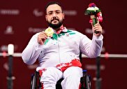 فیلم/ اهدای مدال طلای وزنه برداری پارالمپیک به مقام معظم رهبری توسط روح الله رستمی