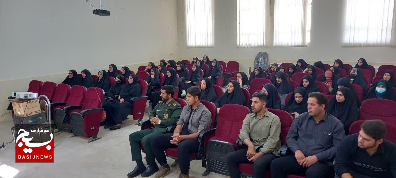 دشمن در فضای مجازی به‌دنبال سیاه‌نمایی از اوضاع جامعه ایران است