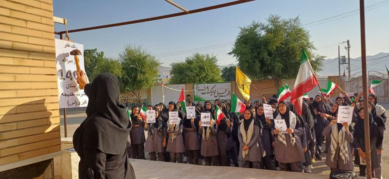 برپایی آیین زنگ ظفر و حمایت دانش‌آموازن گتونداز عملیات وعده صادق(تصویری)